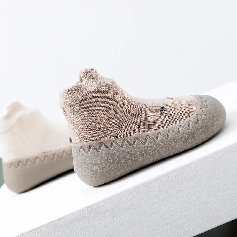 Baby Socks Shoes born Warmth Baby Boys Shoes Soft Rubber Sneakers Cute Colors Baby Toddler Girls First Step Walker Shoes 250319