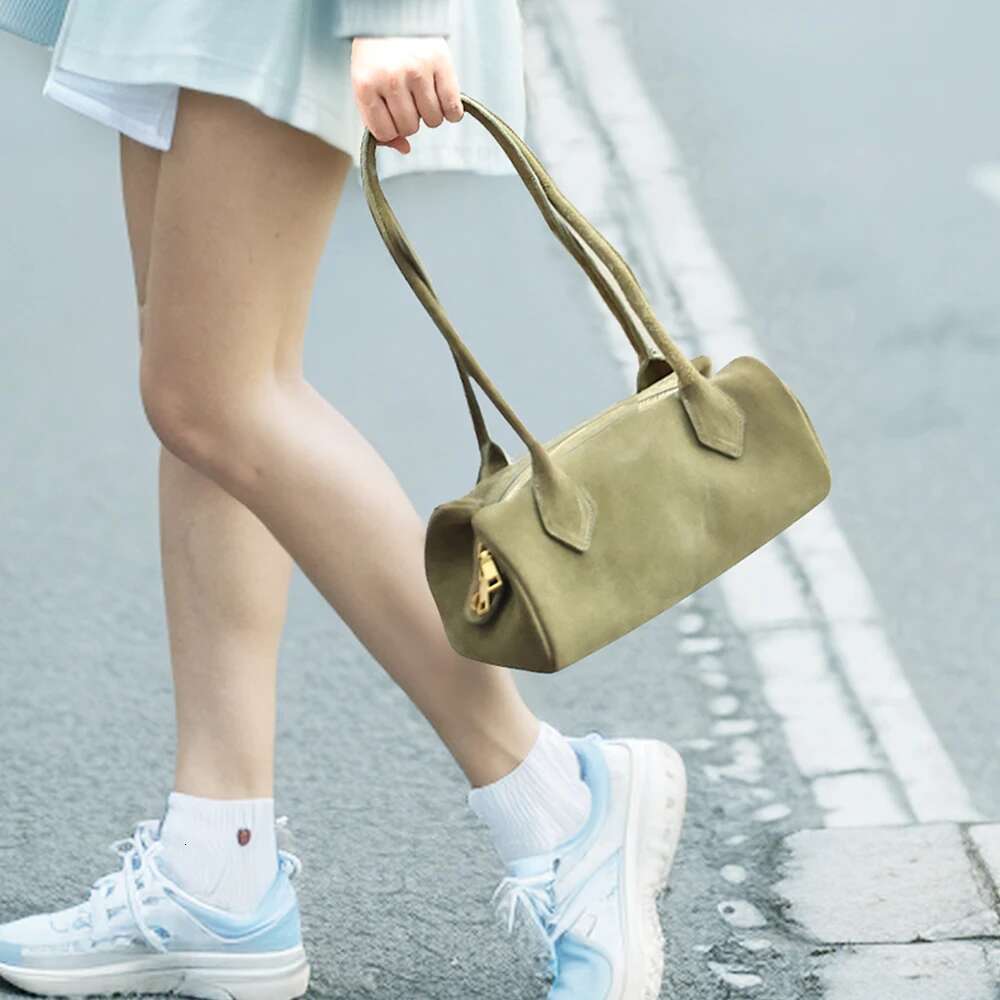 The New Sausage Is Cowhide Suede Shoulder Handbag A Simple And Fashionable Armpit Baguette Bag