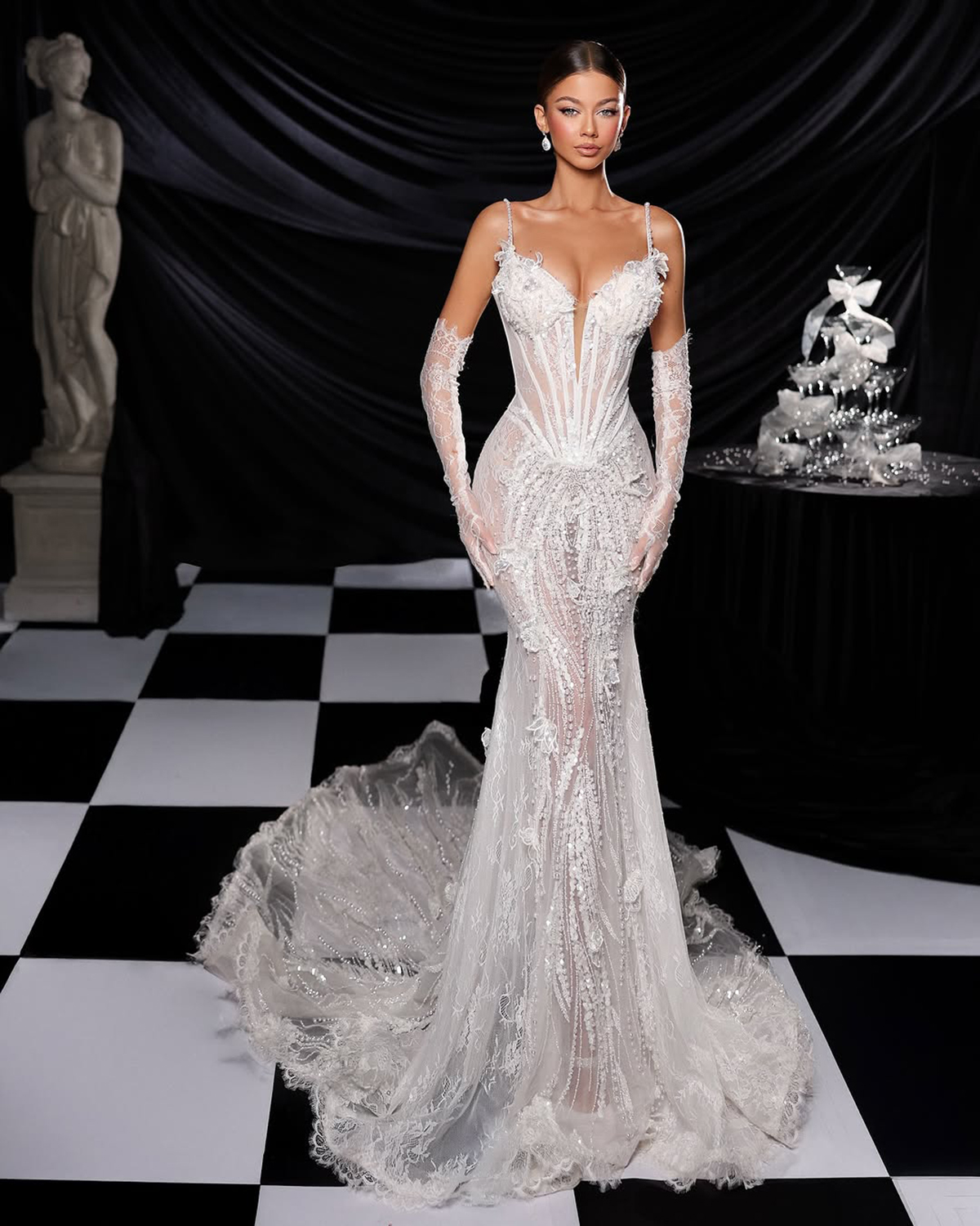 Romantic Wedding Dresses Appliques Mermaid Bridal Gowns Pearls Spaghetti Straps See Through Lace Illusion Custom Made Princess Bride Dress Vestidos De
