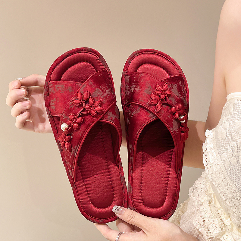 2025 New Chinese Flat Comfortable Sandals With Women's Design Sense Outdoor Clothing Paired With Cool Slippers To Create Holiday Home Decoration 