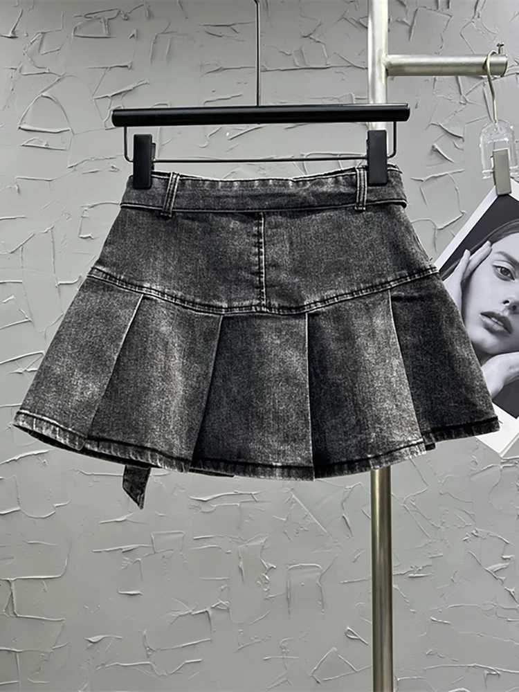 DEAT Womens Denim Ski Belt with 3D Pocket Solid Color Wrinkle Retro Wash Short A-line Mini Ski Belt Spring 2025 New FashionXJ250320