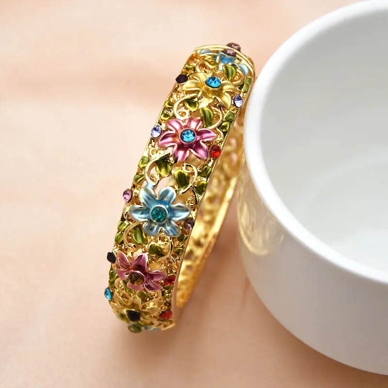 Enamel Flower Bangle Alloy Women Engraving Vintage Court Floral Bracelet Jewelry Purple Rose penwork Bracelets 250320