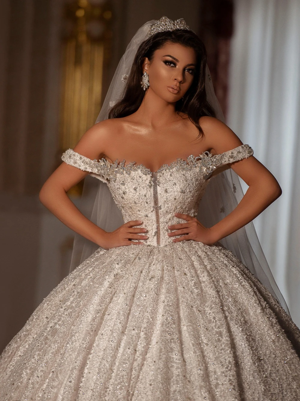 Gorgeous Women Wedding Off Shoulder Sleeveless Backless Bridal Gowns Sequins Crystal Sweep Train Dress Custom Made