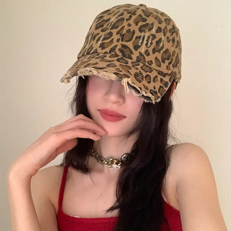 Womens Leopard Print Baseball Cap Female Trendy Accessories Retro American Fashion Sweet Girl Autumn 250320