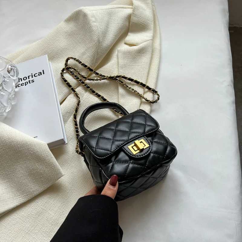 2025 Womens Fashion Mini Bag Versatile Crossbody Red Envelope High Grade Diamond Grid Chain Single Shoulder Small Square Y250319