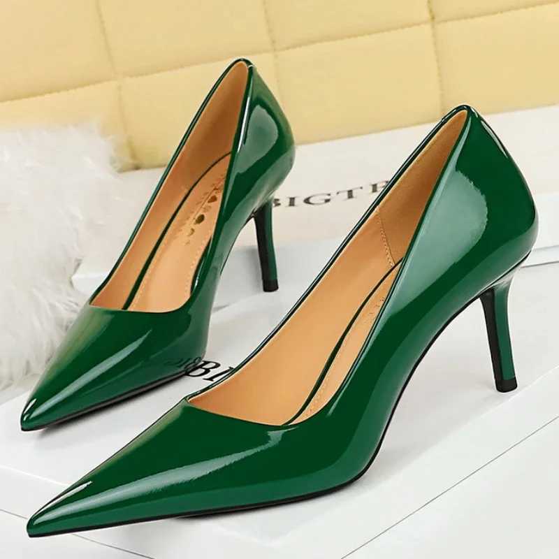 Wenfei Simple Point Toe 7cm Thin High H Professional Pump Temperature Gloss Patent Leather Womens Shoes Green Y250319
