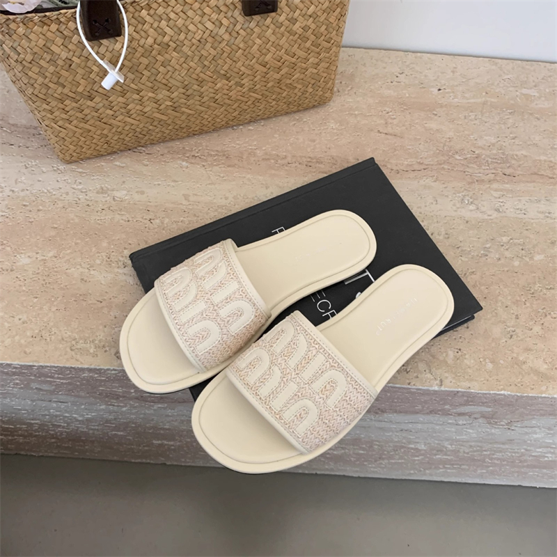 free shipping designer sandals 2025 New Low Heel sliders beach shoes Outdoor slippers for woman 250503