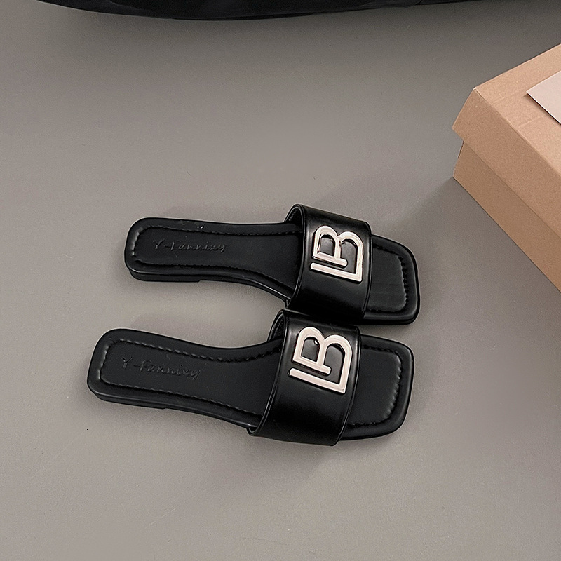 2025 Summer Women's Sandal Outdoor Slippers Designer French Flat Sandals White Letter Paired With Stunning Dress And Silver High End Feeling