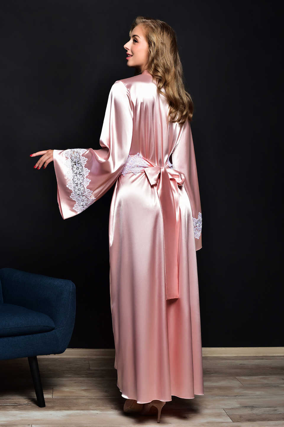 Luxury Silk Bride Sleepwear Robes Feather Long Sleeve Custom Made Soft Royal Women Sleepwear Plus Size Special Occasion Sweep Train Pajamas Dresses