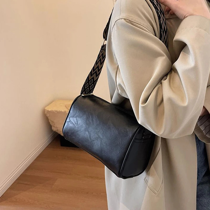 High Quality PU Leather Shoulder Crossbody Bag For Women Vintage PU Leather Ladies Small Handbag Pillow Messenger Bag 250318