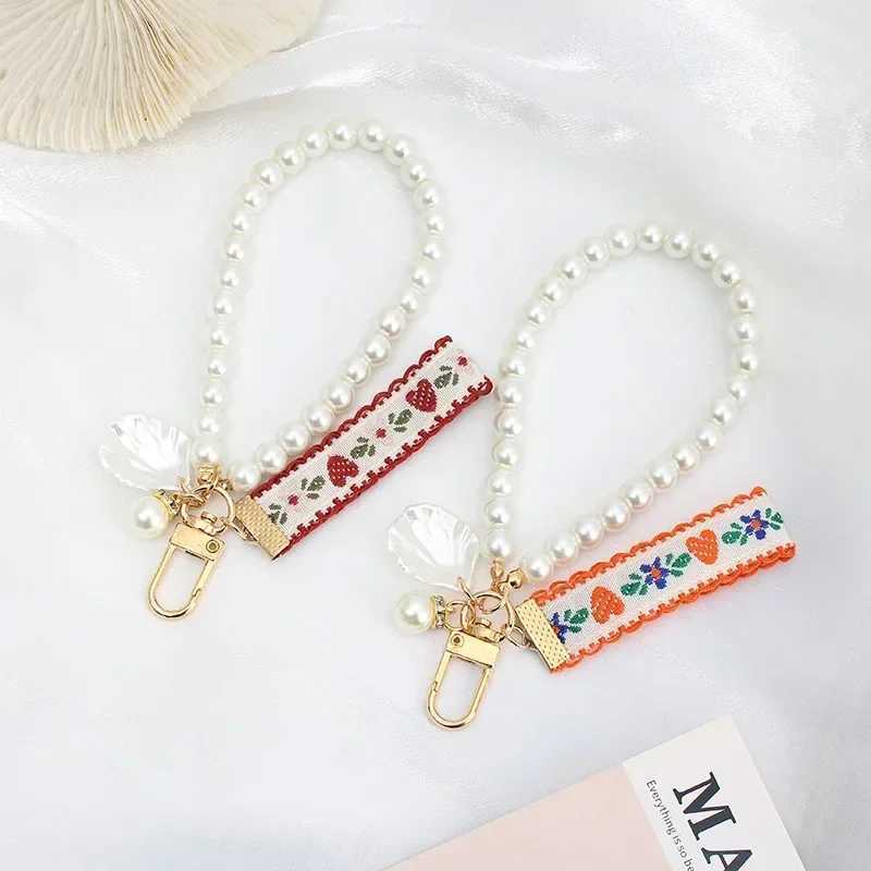 Cute Pearl Heart Keychain Sweet Strawberry Ribbon Keychain Womens Handbag Decoration Beaded Phone Case Hanging Rope DIY GiftXJ250319