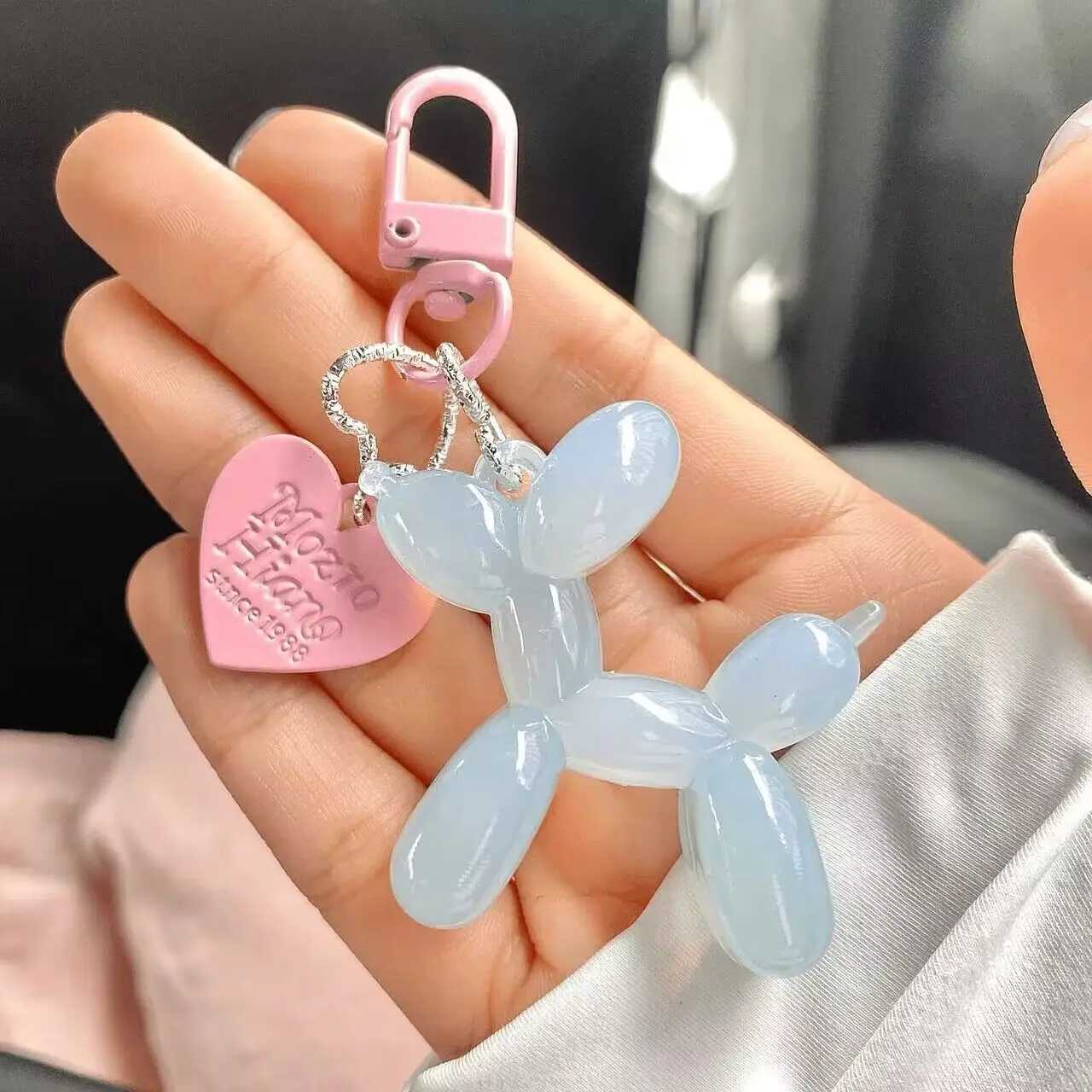 Cute acrylic cartoon balloon dog keychain female Y2k bag pendant couple car keychain jewelry gift decoration accessoriesXJ250319