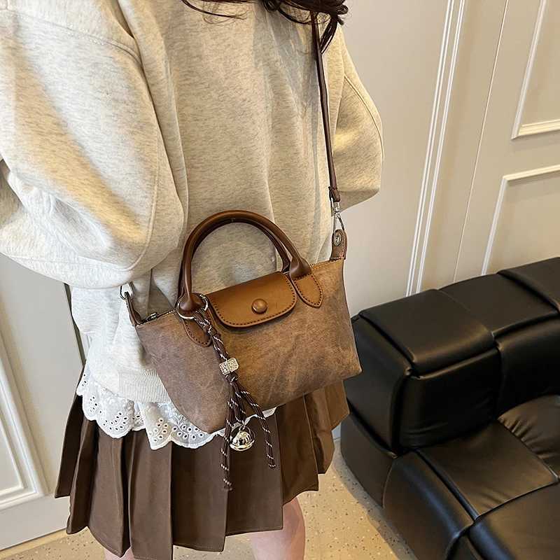Fashionable Commuter Cross body Wallet - Lightweight Leather with RFID Protection and Minimalist Fashion Aesthetics Y250319