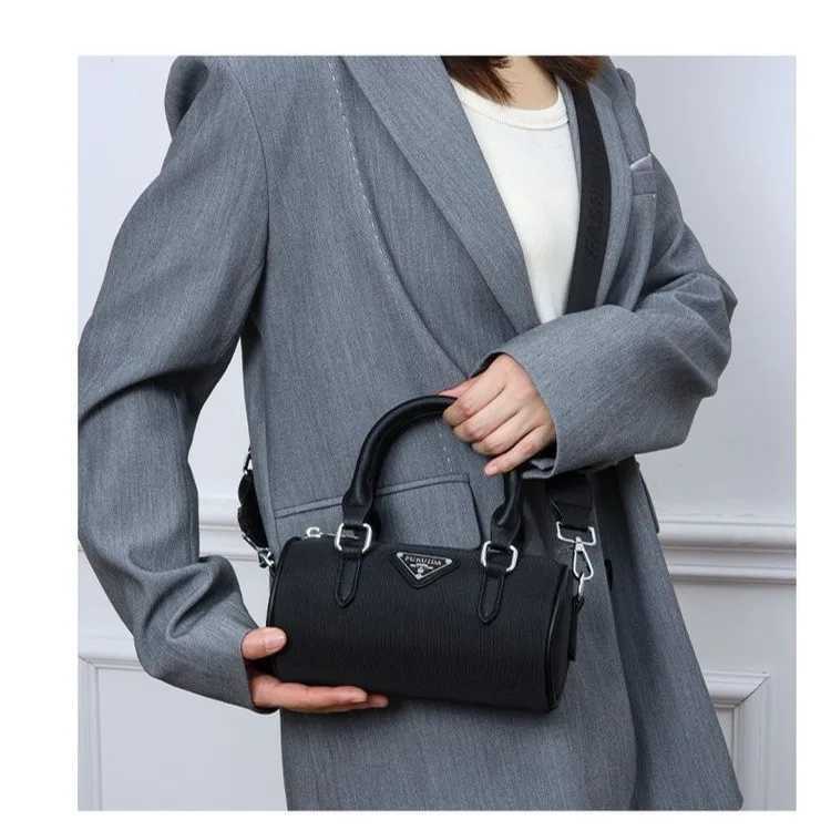 Modern Minimalist Cross Bag - Luxury Womens Leather Handbag with Retro Letters and Fashionable Commuter Friendly Design Y250319