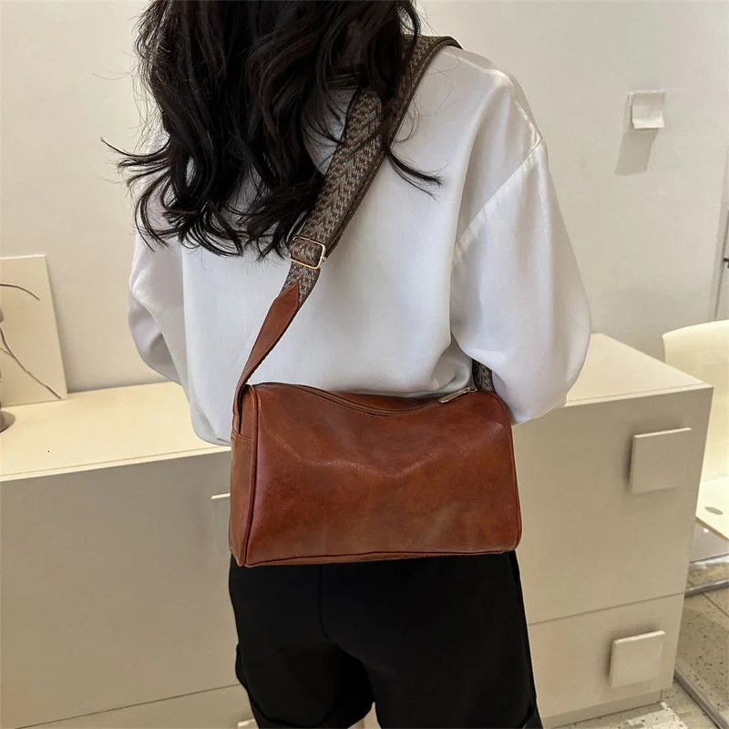 Retro PU Leather Boston Womens Small Handbag and Wallet Fashion Cross Body Bag Womens Casual Travel Pillow Shoulder Bag 250318