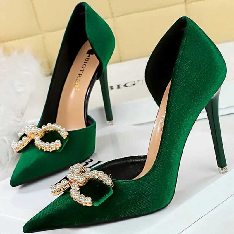 Party pump 10.5cm thin high shallow toe Witt side hollow pearl Rhine buckle womens shoes Y250319