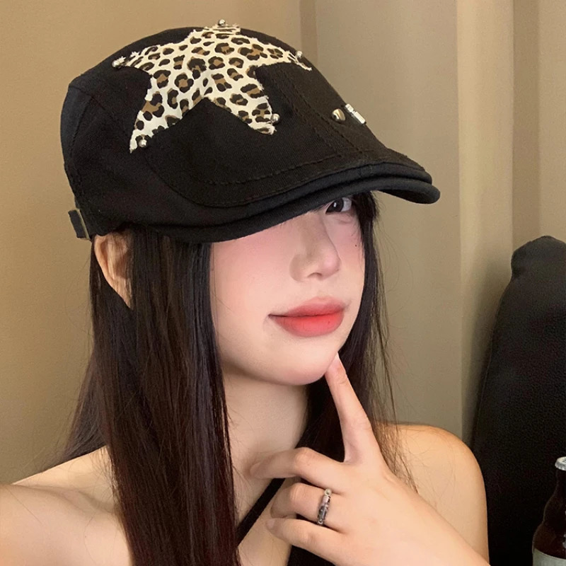Y2k Personality Leopard Print Star Sticker Forward Hats for Women and Men Summer Outing Versatile Niche American Retro Berets 250320