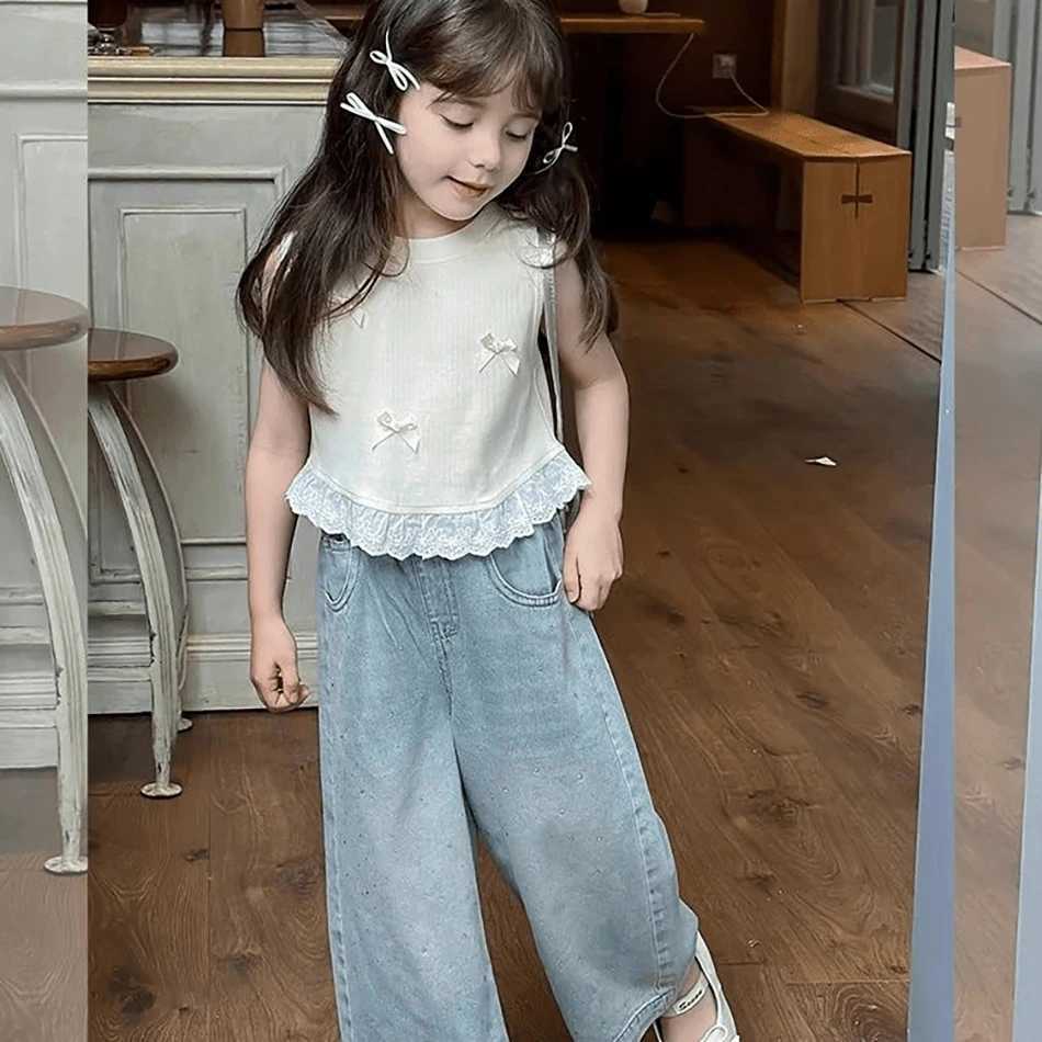 Sweet Girls sleeveless bow flower decoration lace trimmed T-shirt for summer comfort suitable for childrens daily casual wearT250320
