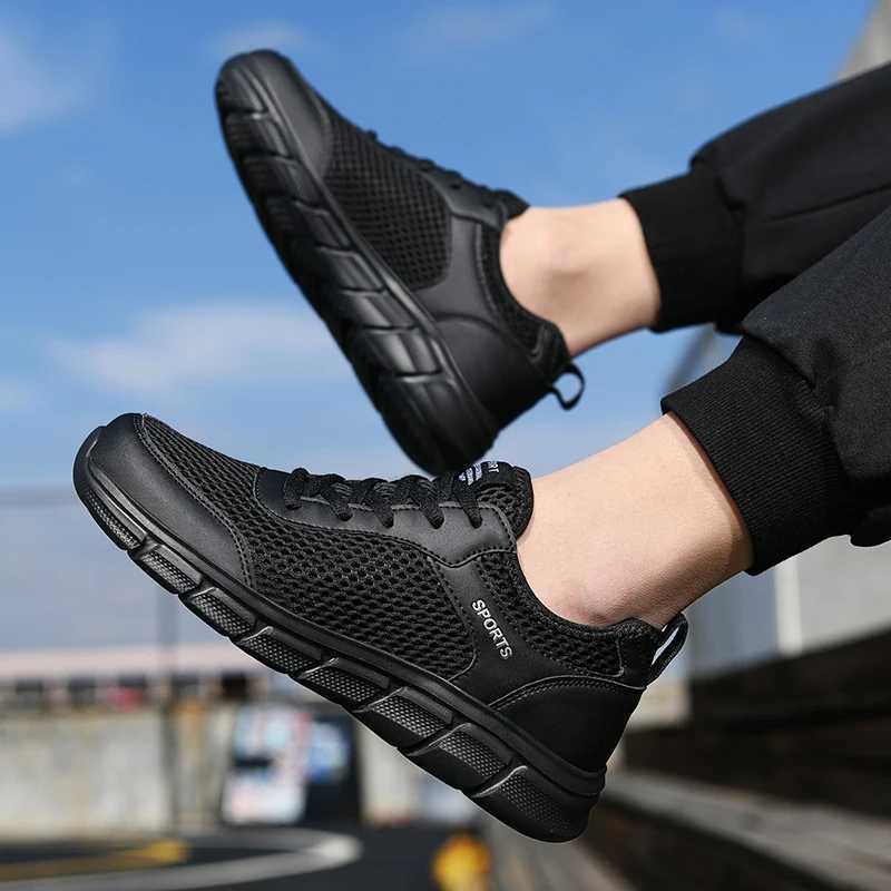 2022 New Mens Shoes Lightweight and Breathable Comfortable and Casual in Summer Outdoor Running Shoes Sports TrainingW250320