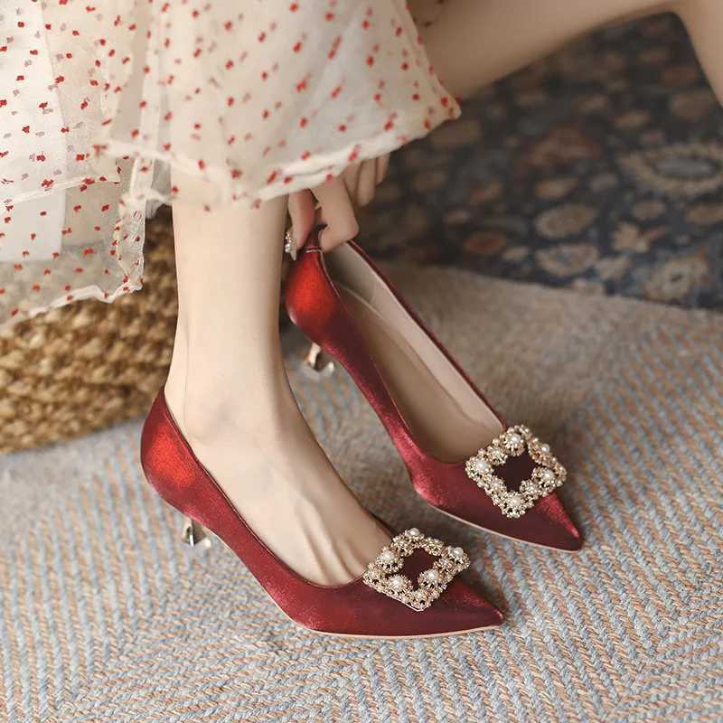 Wen H Pearl Buckle Corner Toe Stilito Heel Sexy Wedding Dress High Heels Pump Red H Bridal Shoes Small Size 33 34 Y250319