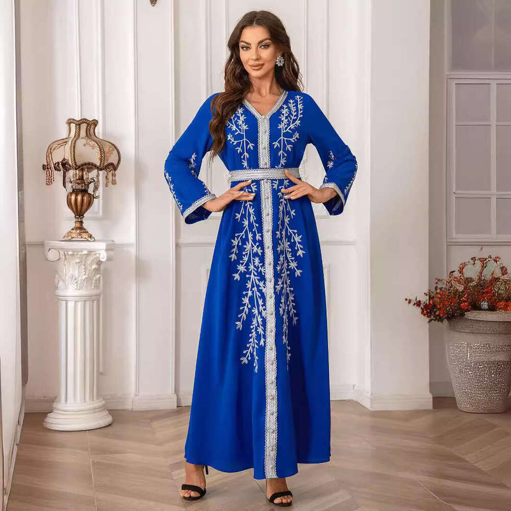 Zd074 Slim Fit Muslim Robe Loose Embroidered Skirt Long Sleeved Dress