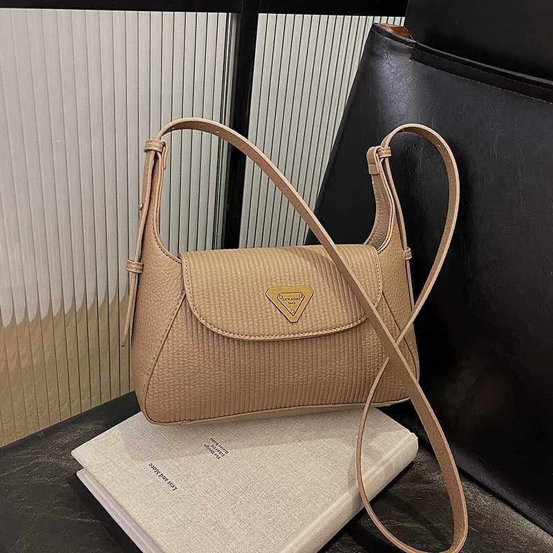 Modern retro messenger bag - premium leather cross body wallet solid color finish and commuting friendly organization Y250319