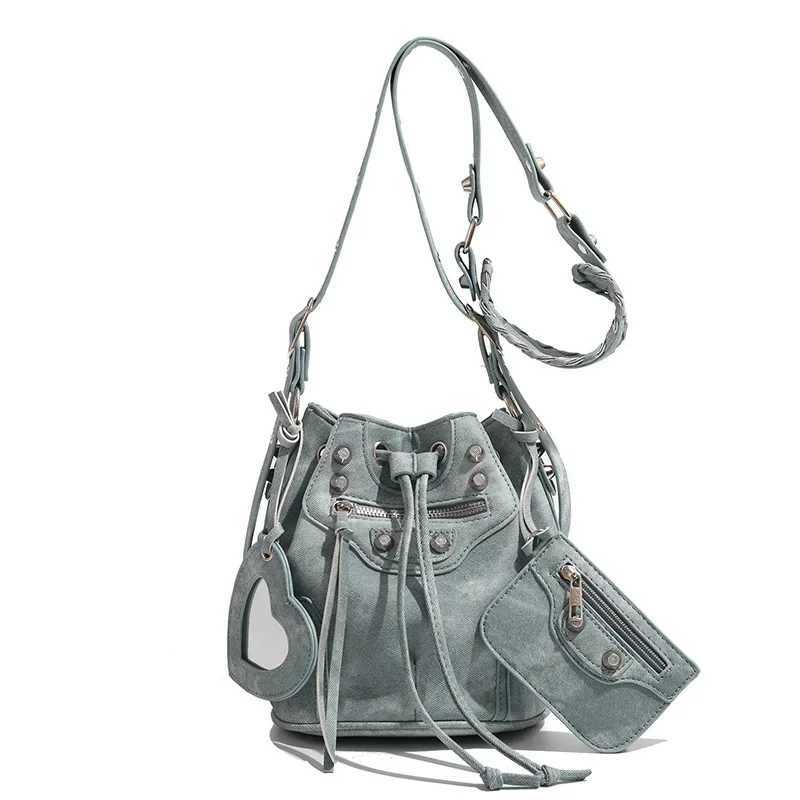 New version Drstring shoulder bag fashionable bucket bag bicycle bag high-end casual commuting shoulder bag cross body bag Y250319