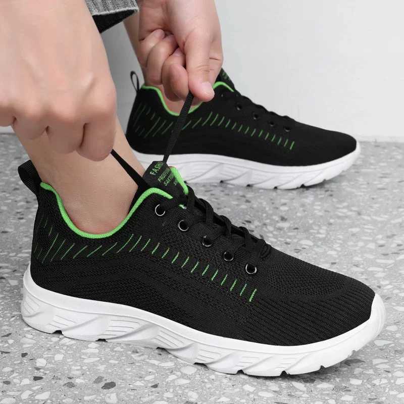 Breathable mens running shoes lightweight mens sports shoes non slip outdoor mens walking shoes mesh sports shoes lace insolesW250320