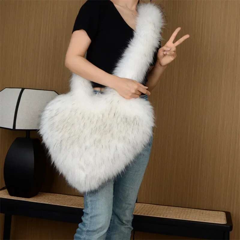 Faux Fur Winter Women Handbags Plush Ladies Heart Shaped Shoulder Cute Clutch Purse Love Crossbody Bags Messenger Bag
