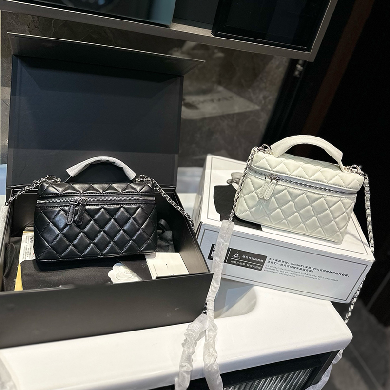 Lambskin Designer Ladies Letaher Handle Totes Suitcase Cosmetic Case Bags Makeup Box Vanity Purses Card Holder Gold Matelasse Chain Crossbody Lipstick Pocket 19cm