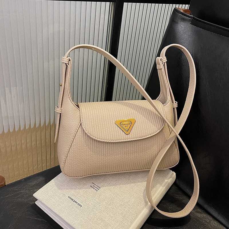 Modern retro messenger bag - premium leather cross body wallet solid color finish and commuting friendly organization Y250319