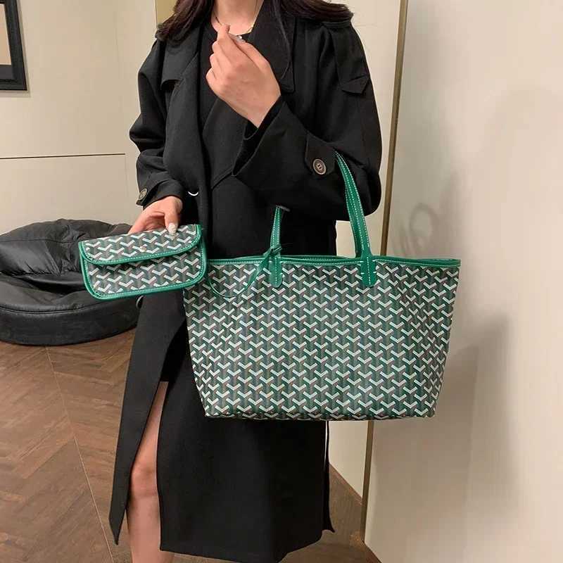 Chic Solid Color Leather - Trendy Minimalist Crossbody Purse for Women - Paris Inspired Designer Commuter Handbag Y250319