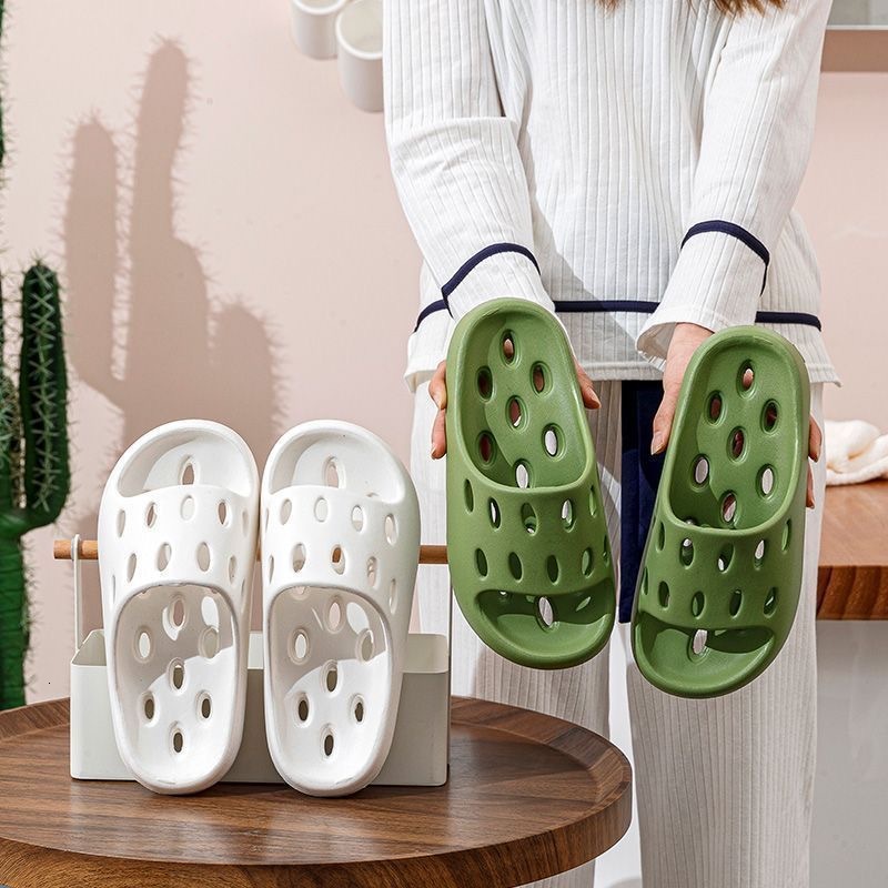 2025 New Summer Women Men Non Slip Bathroom Couple Bathing Slippers Thick Sole Home Sandals Men Leaking Summer Cool Slippers
