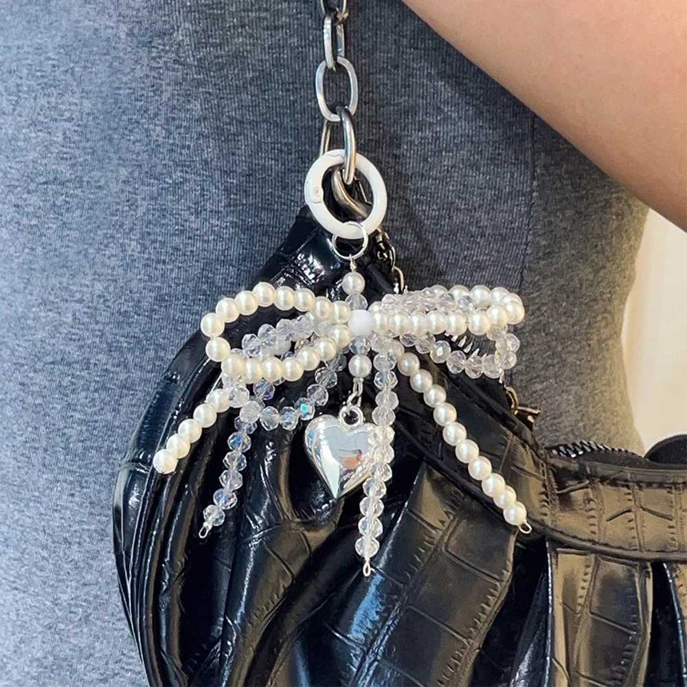 Handmade Delicate Beaded Key Chain Pearl Bow Shaped Pendant Keyring Heart Keychain Ornament Pearl Decoration For Bags PhonesXJ250319