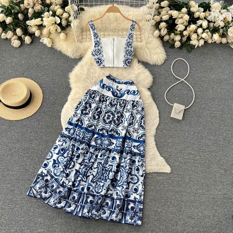 Women Two Piece Set Of Short Strapless Suspender With Three-Dimensional Chest Pad And Pleated Skirt