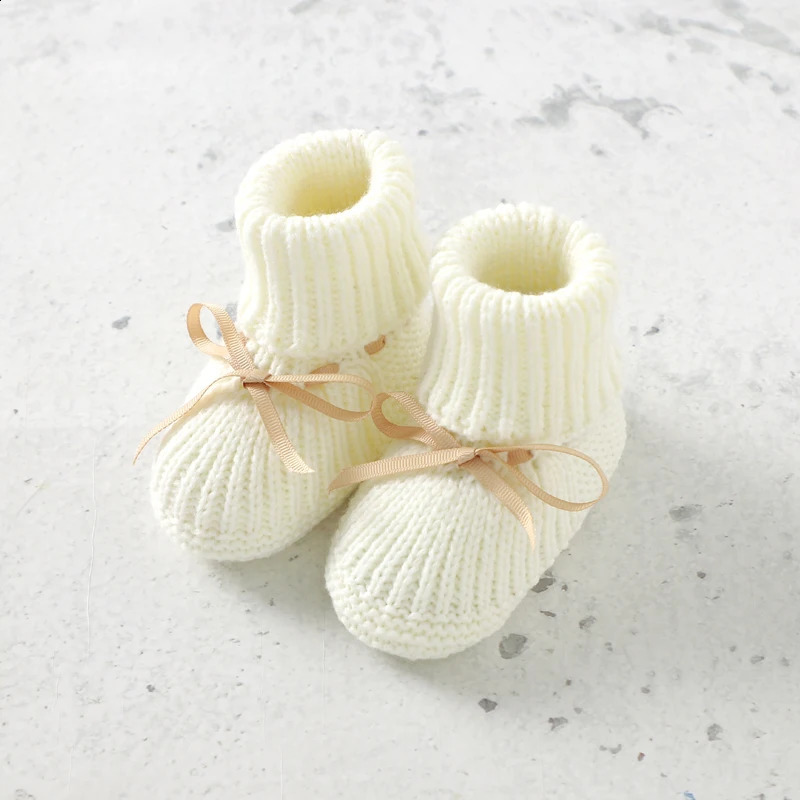born Baby Shoes Knitted Infant Girls Boys Boots Cute Butterfly-knot Toddler Walk Bed Shoes Warm 0-18M Accessories Hats Gloves 250319