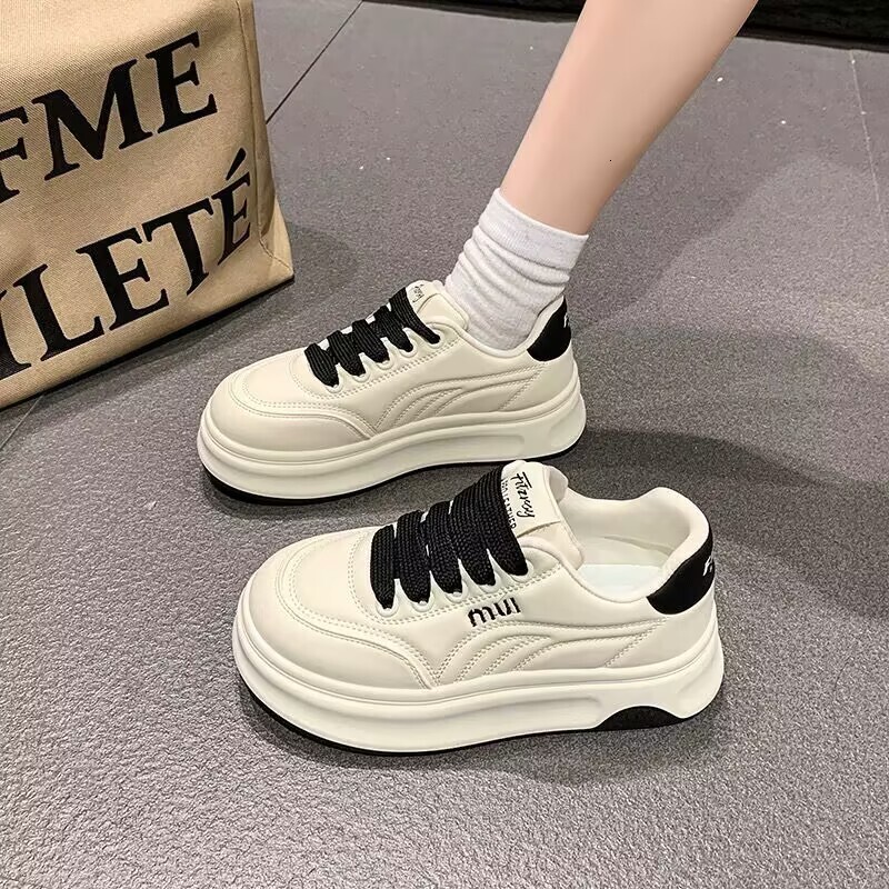 2025 New Spring and Autumn Women's Multi functional Thick Bottom White Super Popular Niche Board Shoes Designer Fashion Leisure Sports Bread Shoe