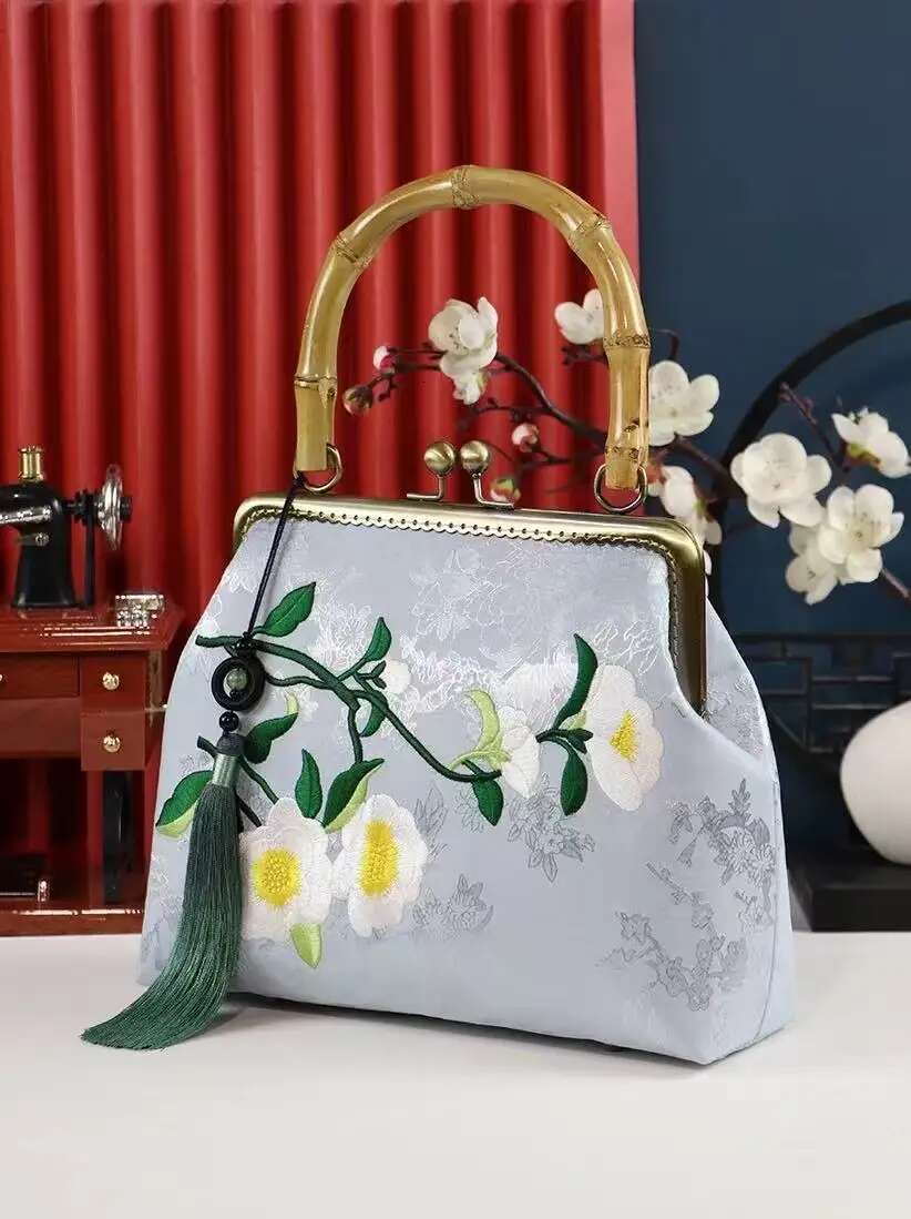 Urious And Elegant Embroidered Silk Geometric Pattern Chinese Style Bamboo Handle Gift Bag For Middle-Aged Mother With Tassel