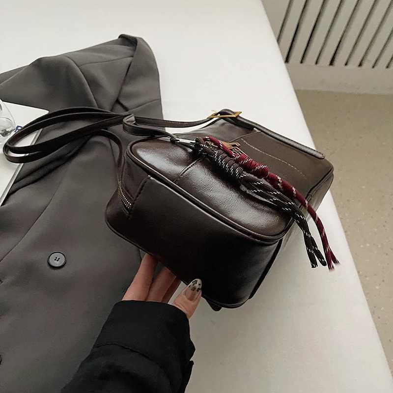 Small vintage armrest bowling bag womens retro wax leather shoulder bag handbag large capacity handbag Y250319
