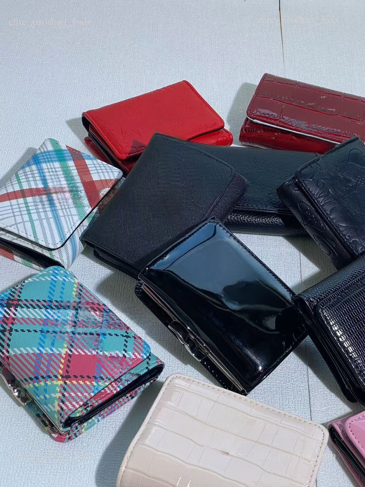 2025 New Card Passport Holders Designer Bag High Quality Leather Vivenes Westwoods Bags Mens Wallet Women Purse Card Holder Wallets Luxury Wallet Saturn Bag