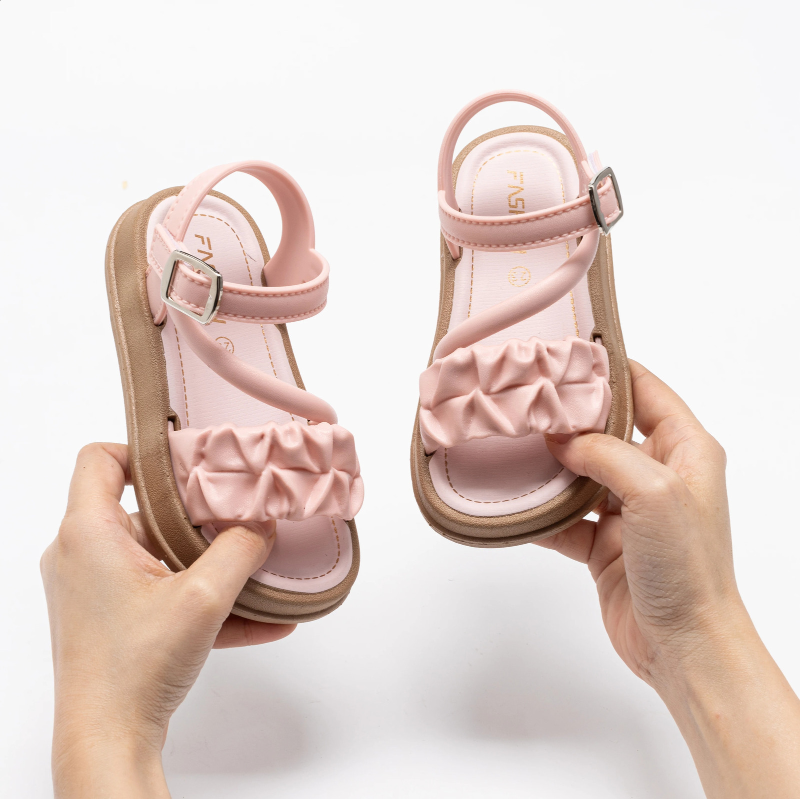 Fashionable and minimalist childrens sandals with exposed toes suitable for outdoor vacations girls 250304