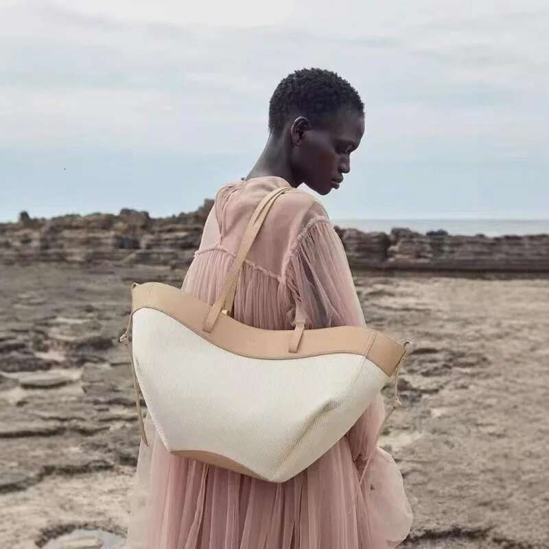 2025 New Tote With Advanced Texture, Leisure, Versatile, Commuting, Large Capacity Women's Bag