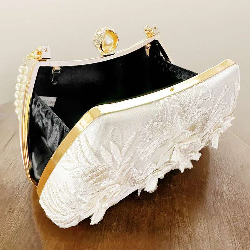 Pearl Chain Handbags Female White Embroidered Cheongsam Dress Clutch Purse Evening Bags Over Shoulder Party Wedding Prom