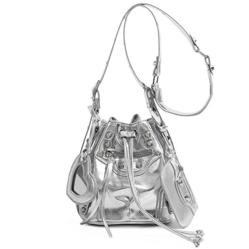 New version Drstring shoulder bag fashionable bucket bag bicycle bag high-end casual commuting shoulder bag cross body bag Y250319