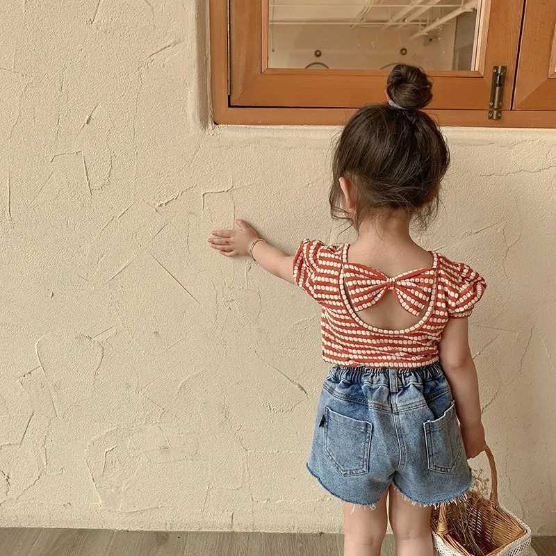 Cute bow backless girl summer shirt retro black/red striped childrens shirt childrens girl zipper 0-7 years old childrens summer T-shirtT250320