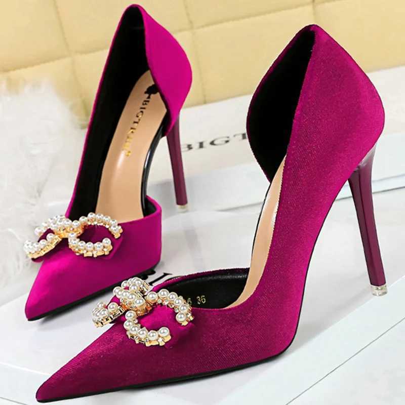 Party pump 10.5cm thin high shallow toe Witt side hollow pearl Rhine buckle womens shoes Y250319