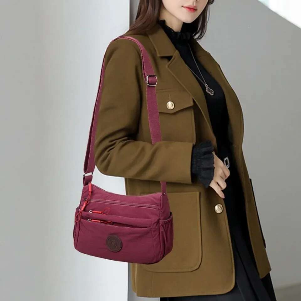 Multi-Layer Casual Light Weight Shoulder Crossbody Bags Women's Fashion Simple Commuting Middle-Aged And Elderly Mother Sac 2025