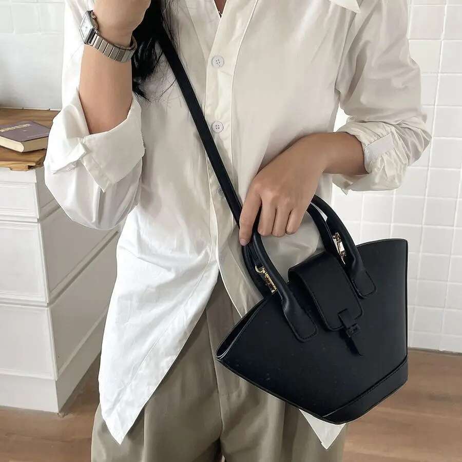 New Handheld Winged Women Fashion Designer Vegetable Basket PU Crossbody Bucket Bag Purse Ladies Shopper Bags