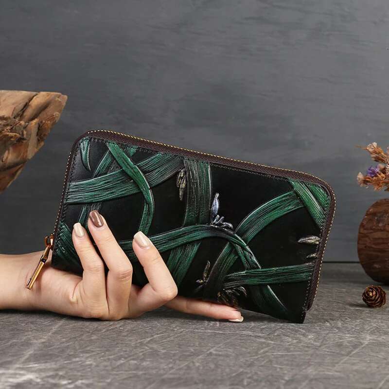MOTAORA Women's Wallet 2025 New Vintage Handmade Emed Genuine Leather Card Wallets Holder For Women Cowhide Long Purses Bag