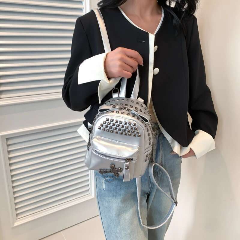 2025 New Free Shipping Light Luxury Women's Fashion Rock Backpack High Quality Design Handbag Rivet Punk Youth Backpack Computer Bag Backpack Out